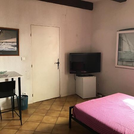 Chambre Climatisee Avec Sdb Privee Dans Une Villa Avec Piscine Ouverte D'Avril A Mi Octobre مارسيليا المظهر الخارجي الصورة