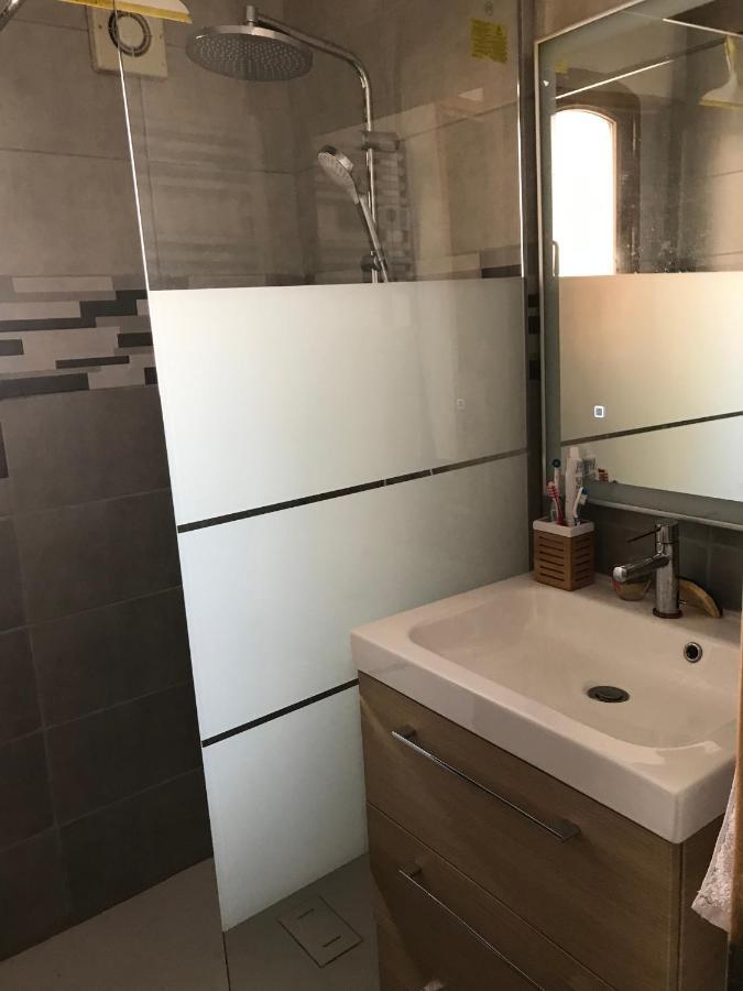 Chambre Climatisee Avec Sdb Privee Dans Une Villa Avec Piscine Ouverte D'Avril A Mi Octobre مارسيليا المظهر الخارجي الصورة